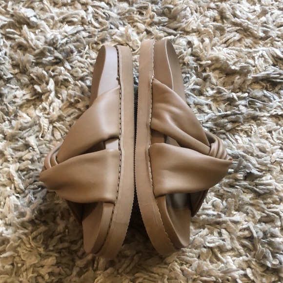 AE Twist Slide Sandal - Picture 5 of 14